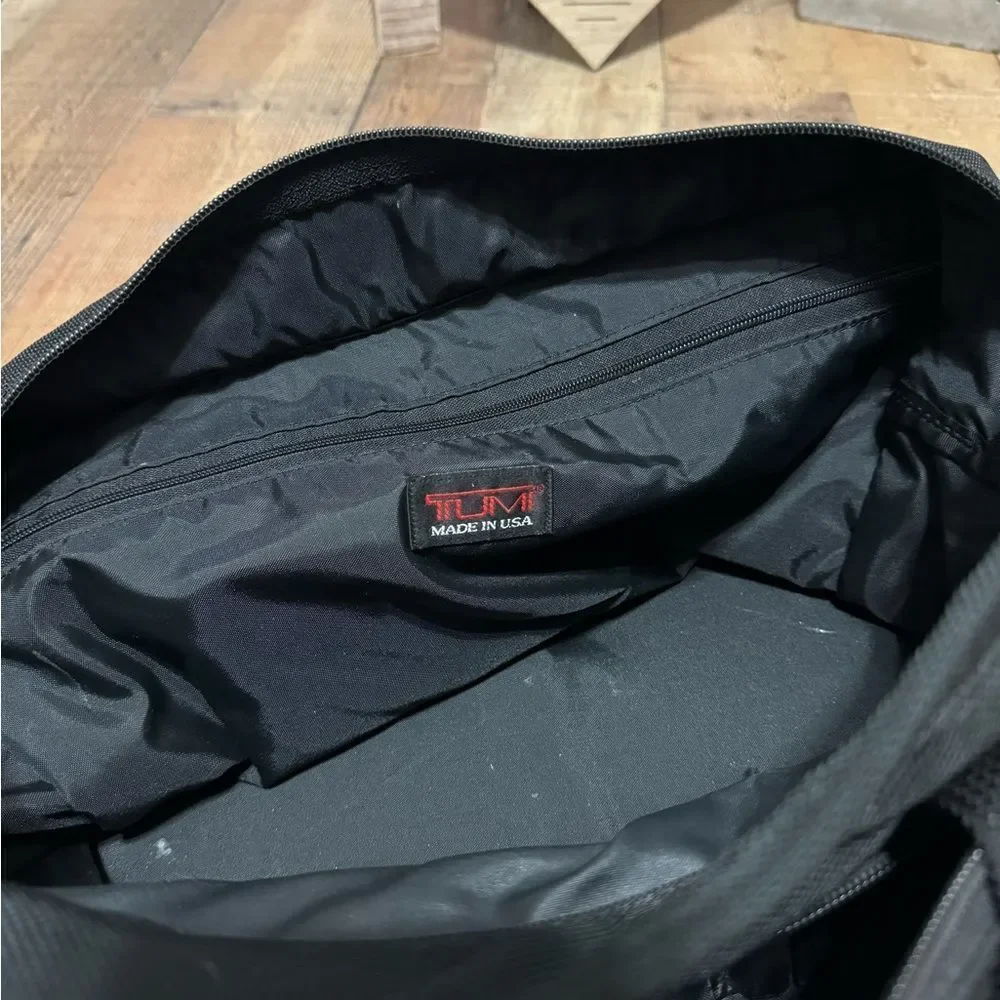 TUMI USA ALPHA BLACK BALLISTIC NYLON VINTAGE MESSENGER BRIEFCASE BAG